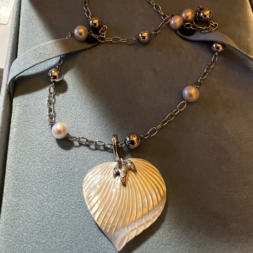 EPIPHANY pearl and silver necklace